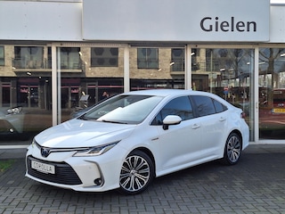 Toyota Corolla Sedan 1.8 Hybrid Style | Parkeersensoren, Navigatie, Keyless, 17 inch, Stoelverwarming, LED