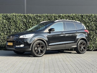 Ford Kuga 1.6 Titanium, NL AUTO, NAP LOGISCH, PANORAMADAK, CLIMATE CONTROL, STOELVERWARMING, KEYLESS, CRUISE, DAB, PDC, ELEKTRISCHE KOFFERKLEP, HALF LEDER, LICHTMETAAL 20"