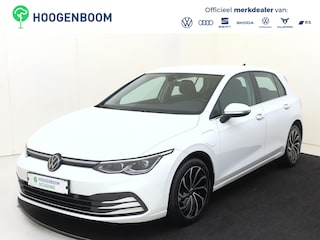 Volkswagen Golf 1.4 eHybrid Style | SoH 92% | Adaptieve cruise control | LED matrix verlichting | Navigatie | Elektrisch verstelbare bestuurdersstoel met geheugen | Stoel- en stuurwielverwarming | Parkeersensoren | CarPlay |