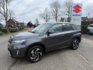 Suzuki Vitara 1.4 Boosterjet Smart Hybrid Style 01/2026 // AUTOMAAT // Pano dak // Nieuwstaat // Snel te rijden // Rijklaarprijs!