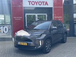 Toyota Yaris Cross 1.5 Hybrid 115 First Edition APPLE/ANDROID STOEL/STUURVERWARMING NAVI AD-CRUISE PRIVACY-GLASS 17"LM-VELGEN