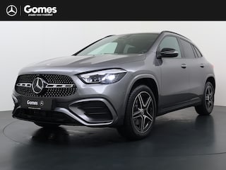 Mercedes-Benz GLA 250 e Business Solution AMG | Night Pakket | Winter Pakket | Trekhaak | Panoramadak | Dodehoekassistent | MULTIBEAM LED Koplampen | Stoelverwarming | Stuurverwarming | Sfeerverlichting | Apple CarPlay | Android Auto | Elektrische Achterklep | Elektrisch Inklapbare Buitenspiegels | Achteruitrijcamera | Parkeersensoren