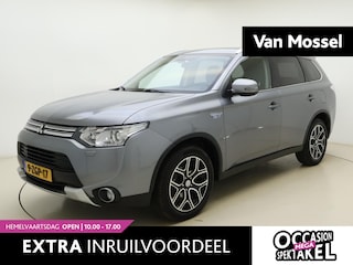 Mitsubishi Outlander 2.0 PHEV Executive Edition X-Line | Navigatie | Climate Control | Camera | Keyless | Lichtmetalen Velgen |