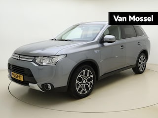 Mitsubishi Outlander 2.0 PHEV Executive Edition X-Line | Navigatie | Climate Control | Camera | Keyless | Lichtmetalen Velgen |