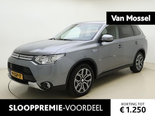 Mitsubishi Outlander 2.0 PHEV Executive Edition X-Line | Navigatie | Climate Control | Camera | Keyless | Lichtmetalen Velgen |