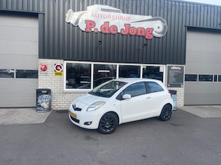 Toyota Yaris 1.3 VVT-I COMFORT Airco Mistlampen Onderhoudsbeurt + Apk bij 172.000 km uitgevoerd.