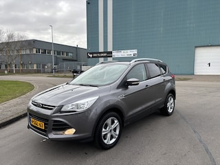 Ford Kuga 1.6-16V Eco-Netic Titanium 6-Bak 150 PK. Mooie en als nieuw rijdende auto van de tweede eigenaar !!!