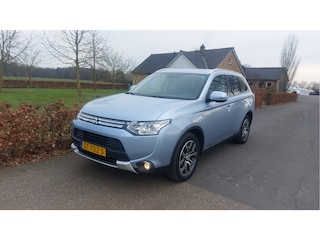 Mitsubishi Outlander 2.0 PHEV Limited Edition X-Line CLIMA/NAVI/ACC BJ 2015