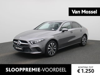 Mercedes-Benz A-klasse Limousine A 250e Business Solution | Navigatie | Camera | LED Koplampen | Half Lederen Bekleding | Privacy Glass | Lichtmetalen Velgen |