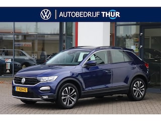 Volkswagen T-Roc 1.5 TSI United trekhaak keyless entry digital cockpit pro bi colour LMV carplay navigatie