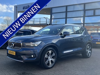 Volvo XC40 2.0 T4 190 pk Inscription Trekhaak Panoramadak Leder 360 Camera ACC Pilot Assist Harman Kardon Audio BLIS DAB Apple Carplay Android  Auto Stoelverwarming Scandinavian Line Hoge Zit 8-traps Automaat Super compleet en 1800 kg trekgewicht !