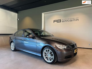 BMW 320i AUTOMAAT/CRUISE CONTROL/STOELVERWARMING/KANTEL/SCHUIFDAK/PARKEERSENSOREN V&A/CLIMA AIRCO/NAVIGATIE/LM-VELGEN