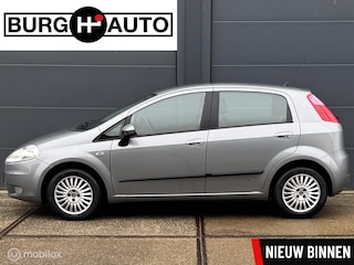 Fiat Punto Grande 1.4 Dynamic 5 deurs - 1E EIGENAAR - APK T/M 18-01-2027 - AIRCO - EL. RAMEN + SPIEGELS - RADIO/CD - NL AUTO - NAP -