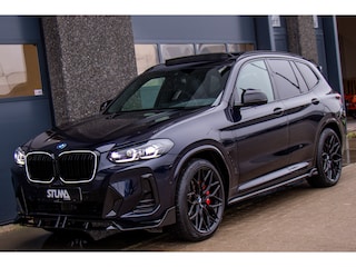 BMW X3 xDrive30e High Executive | M-Sport | Pano | LED | HUD | M-Seats | Sfeer | Harman Kardon | Camera | 21 Inch | X3M Pack | Shadow Line | Carbon-Zwart | Live Cockpit Pro | 1 Eigenaar | Dealer Onderhouden | BTW | Garantie