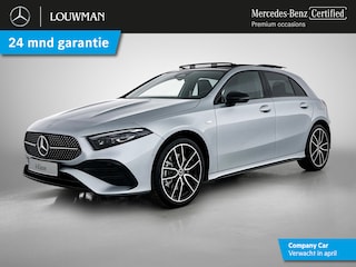 Mercedes-Benz A-klasse 250 e Business Solution AMG | Nightpakket | AMG Line Plus pakket | Parkeerpakket met 360°-camera | KEYLESS GO | Head-up display | Dodehoekassistent | Stoelverwarming voor | Licht- en zicht pakket |