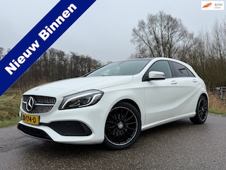 Mercedes-Benz A-klasse 180 AMG-Line / Panoramadak / H-Leder / Stoelverwarming / 18" Velgen / Clima / 6 Versnellingen / PDC / LED /