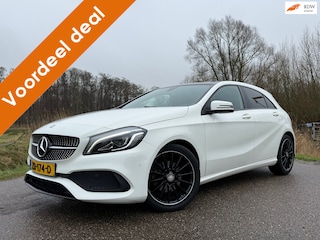 Mercedes-Benz A-klasse 180 AMG-Line / Panoramadak / H-Leder / Stoelverwarming / 18" Velgen / Clima / 6 Versnellingen / PDC / LED /