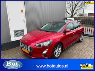 Ford Focus 1.0 EcoBoost Trend Edition Business ecc / cruise / camera / navi / sensoren / panoramadak