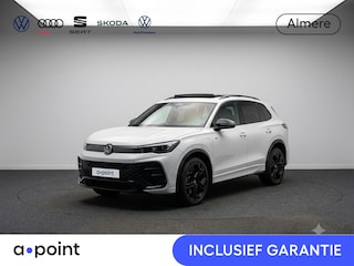 Volkswagen Tiguan 1.5 eHybrid R-Line Edition 272 pk Automaat (DSG) | Navigatie | Panoramadak | Parkeersensoren (Park assist) | Rondomzichtcamera | Lederen bekleding | Stoelverwarming v/a | Black Style pakket | R-Line |