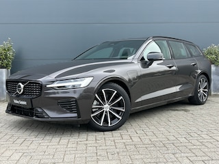 Volvo V60 2.0 T6 Plug-in hybrid AWD Plus Dark | 360 camera | Trekhaak | All-seasons | Harman/Kardon | Stoel en-stuurverwarming | BLIS