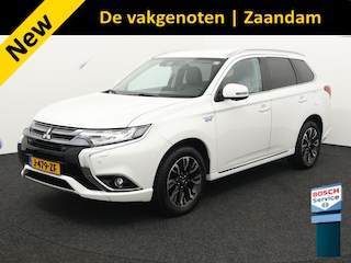 Mitsubishi Outlander 2.0 PHEV Pure stuur en stoel-verw, airco, navi, aklep-autom, lane contr, cruisecont, half leer, arijcam, Apple Carplay/Android Auto, De Mitsubishi Outlander 2.0 PHEV Pure (2018, automaat) is een praktische en comfortabele plug-in hybride SUV die ideaal is voor zowel dagelijkse ritten als langere vakantietochten. Dankzij de