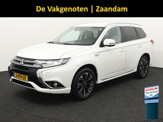 Mitsubishi Outlander 2.0 PHEV Pure stuur en stoel-verw, airco, navi, aklep-autom, lane contr, cruisecont, half leer, arijcam, Apple Carplay/Android Auto, De Mitsubishi Outlander 2.0 PHEV Pure (2018, automaat) is een praktische en comfortabele plug-in hybride SUV die ideaal is voor zowel dagelijkse ritten als langere vakantietochten. Dankzij de