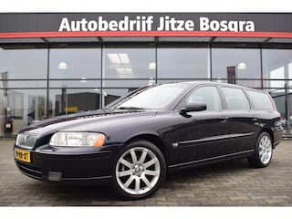 Volvo V70 2.4i 140pk Automaat Momentum Zwart Leder | Navigatie | Stoelverwarming | Trekhaak | Volledig Onderhouden!!
