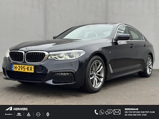 BMW 520i High Exec M - Sport / Elektrische stoelen met geheugenfunctie / Stoelverwarming / Lederen Bekleding /  Apple Carplay & Android Auto / 18" lm. velgen /Camera / Cruise Control / Climate Control /