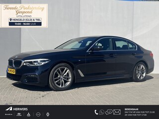 BMW 520i High Exec M - Sport / Elektrische stoelen met geheugenfunctie / Stoelverwarming / Lederen Bekleding /  Apple Carplay & Android Auto / 18" lm. velgen /Camera / Cruise Control / Climate Control /