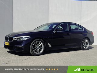 BMW 520i High Exec M - Sport / Elektrische stoelen met geheugenfunctie / Stoelverwarming / Lederen Bekleding /  Apple Carplay & Android Auto / 18" lm. velgen /Camera / Cruise Control / Climate Control /