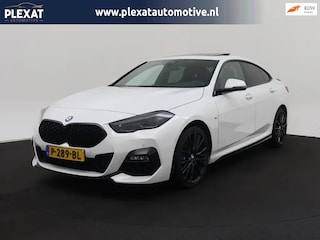 BMW 220i M-Performance Edition Aut. | M-Kuipstoelen | Uniek | Camera | Hifi Sound | Variabele Steering | NAP |