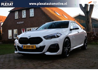 BMW 220i M-Performance Edition Aut. | M-Kuipstoelen | Uniek | Camera | Hifi Sound | Variabele Steering | NAP |