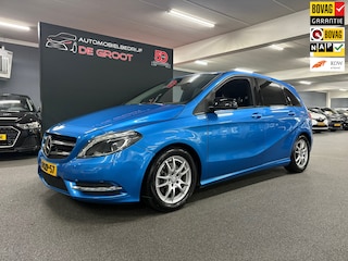 Mercedes-Benz B-klasse 180 Ambition/ Nederlandse auto/ Trekhaak/ Parkeersensoren voor en achter/ Set winterbanden