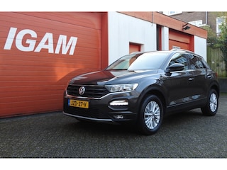 Volkswagen T-Roc 1.0 TSI Style Bns, CC,AC, Camera, stoel en stuurverw. lichtmet v