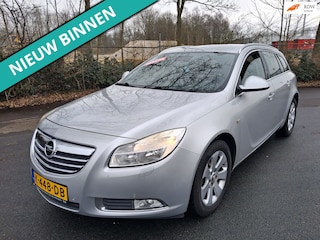 Opel Insignia Sports Tourer 1.8 Edition STUURT SOMS IETS ZWAAR