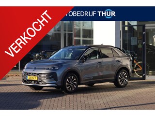 Volkswagen T-Roc 1.5 eTsi Life First Edition 116PK / 85kW DSG, Demonstratie voertuig (beschikbaar per 1 september 2026), wegklapbare trekhaak, Apple Carplay & Android Auto, 17" 'Lima' LMV, keyless start & entry, reservewiel, ambiente pakket (sfeerverlichting), comfort pakket (stoel- en stuurwielverwarming), dodehoekdetectie, draadloos telefoon laden, grootlichtassistent, LED-koplampen, DAB+, multifunctioneel lederen stuurwiel, adaptieve cruise control (acc), elektrisch verstel-, verwarm- en inklapbare buitenspiegels etc.