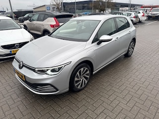 Volkswagen Golf 1.4 eHybrid Style | ELEKTR. STOEL INCL GEHEURGEN EN MASSAGE | STOELVERWARMING | ADAPTIVE CRUISE | PARK SENS V+A | ALL SEASON | NAVI | LANE ASSIST
