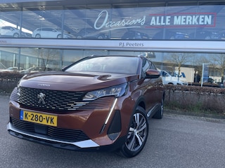 Peugeot 5008 1.2 PureTech Blue Lease Allure 7 Persoons - Airco - Achteruitrijcamera - Navigatiesysteem - Trekhaak - Cruise control - Parkeersensoren voor en achter - Licht metalen velgen 19 inch - Led verlichting - Stuur multifunctioneel - Mistlampen voor - Radio - Regensensor - Rijstrooksensor - Stuur leder