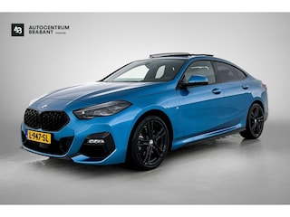 BMW 220i M-sport Business Edition Plus(NL-auto, Dealer OndH, Panorama, Schaalstoelen, Stoelv, Camera, PDC V+A)
