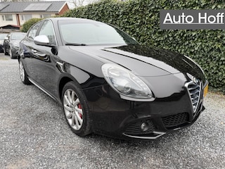 Alfa Romeo Giulietta 1.4 T Distinctive | Leer | Navi | Autom. Airco | Cruise Control | LMV | PDC | Stoelverwarming | Sportstoelen | Nieuwe APK!