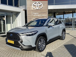 Toyota Corolla Cross 2.0 High Power Hybrid First Edition BLIND-SPOT ELEK-ACHTERKLEP KEYLESS LM-VELGEN PARK-SENSOREN APPLE/ANDROID STOELVERW DRAADLOOS-LADEN AD-CRUISE BLUETOOOTH DAB+