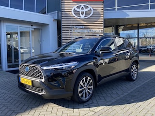 Toyota Corolla Cross 2.0 High Power Hybrid First Edition BLIND-SPOT ELEK-ACHTERKLEP KEYLESS LM-VELGEN PARK-SENSOREN APPLE/ANDROID STOELVERW DRAADLOOS-LADEN AD-CRUISE BLUETOOOTH DAB+