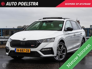 Skoda Octavia Combi 1.4 TSI RS iV PHEV Business 245 PK Panoramadak Matrix LED Camera Sfeerverlichting Stoelverwarming 19"