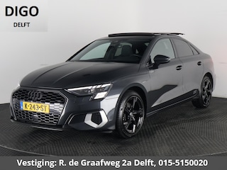 Audi A3 Limousine 35 TFSI Black Edition One | Schuif-/Kanteldak | Navigatie | Camera | Cruise Control |