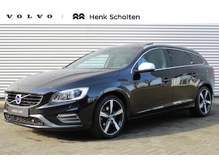 Volvo V60 2.0 T4 Automaat Business Sport | Elektrisch Glazen Schuif-/Kanteldak | Alarmklasse 3 | Getint Glas Achter | Afneembare Trekhaak | Adaptieve Bi-Xenon Koplampen Met Bochtverlichting | Lederen Bekleding | Keyless Entry | Cruise Control | Achteruitrijcamera | Parkeersensoren Voor & Achter | Navigatie | Bluetooth | Parkeerverwarming Met Timer | R-Design In- en Exterieur | Volvo On Call | Park Pilot Assist | Digitaal Instrumentenpaneel | Keyless Entry | Roofrails