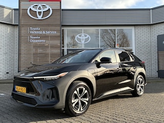 Toyota bZ4X DYNAMIC 71 kWh 360° CAMERA PARK-SENSOREN WARMTEPOMP STOEL/STUURVERW NAVI APPLE/ANDROID NL-AUTO