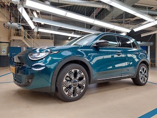 Fiat 600 e La Prima 54 kWh 8 Jaar Garantie! | Massage | Elektr. Stoelen | Elektr. Achterklep | Adaptive Cruise | Stoelverwarming | Navigatie | Achteruitrijcamera | !!