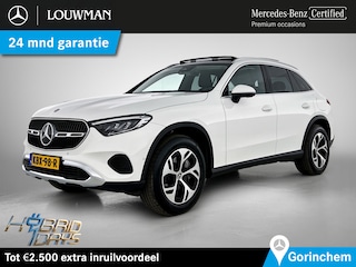 Mercedes-Benz GLC 300 e 4MATIC Plug-In Hybride Trekhaak | Panorama Schuif-Kanteldak | Sfeerverlichting | Memory Voorstoelen | Distronic | Stuur en Stoelverwarming. Inclusief 24 maanden Mercedes-Benz Certified garantie voor Europa.