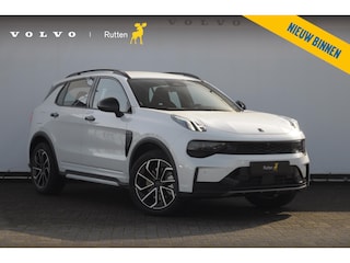 Lynk & Co 01 276PK Automaat Core / Adaptieve cruise control / Stoel - en stuurwielverarming / Parkeersensoren met camera / Apple carplay / Trekhaak / Metallic lak / 19" lichtmetalen velgen