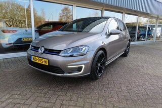 Volkswagen Golf 1.4 TSI GTE Connected Series PANO, LEDER, DSG